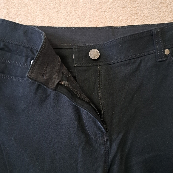 Chico's So Slimming Jeans Womens Size 6 (Chico's 0.5) Short Black Ankle Denim - Picture 8 of 10